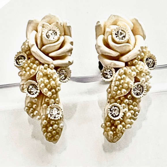 🦢Vintage 1930s-40s Carved Bone Cabbage Rose 21” Necklace, Bracelet,Earring Set - Picture 6 of 9